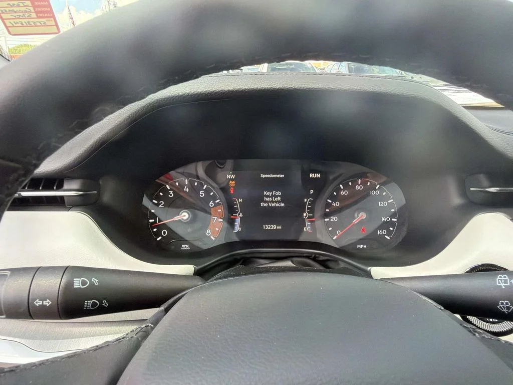 Used 2025 Silver Jeep Limited image 28