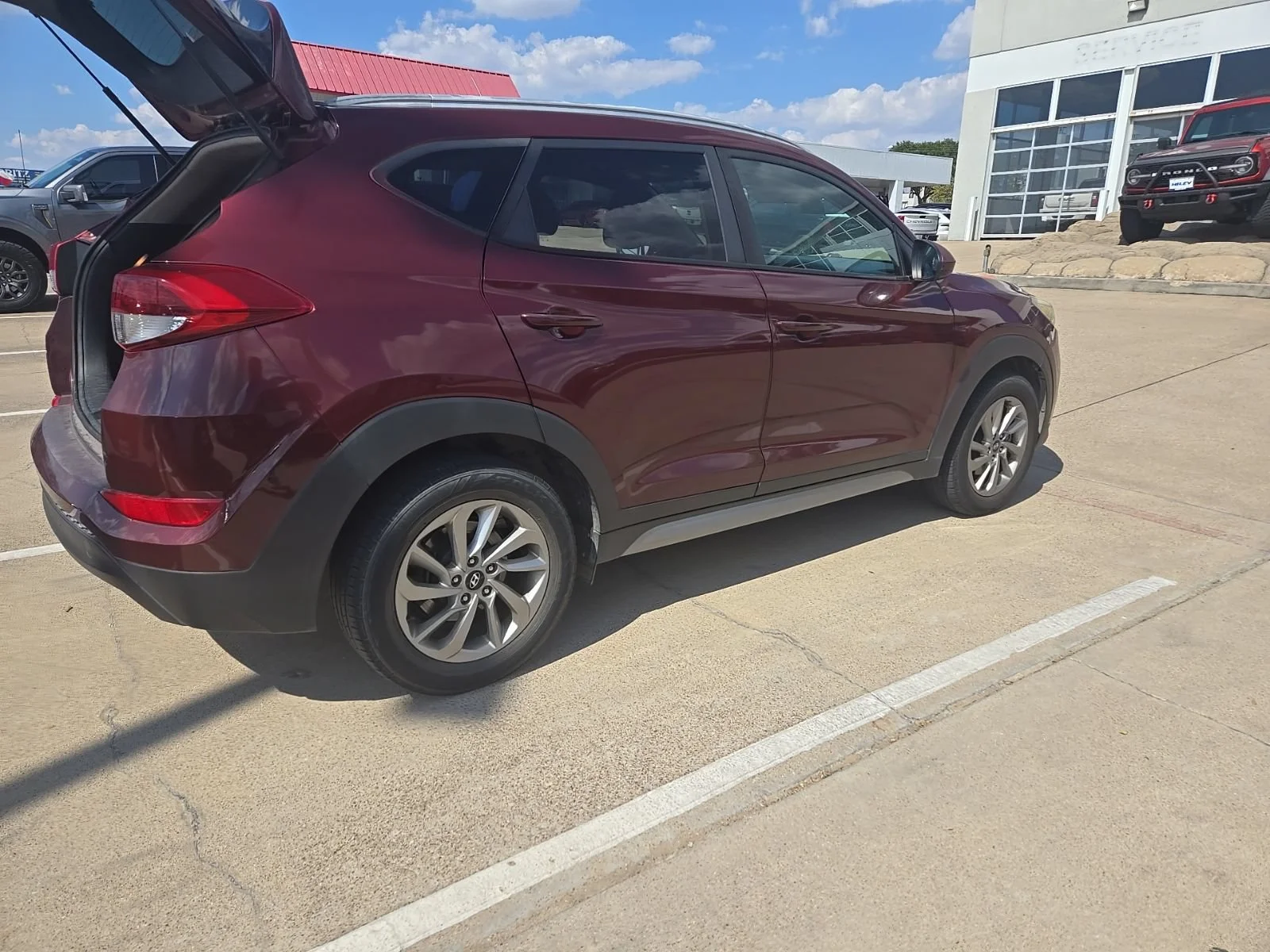Used 2017 Dark Red Metallic Hyundai SE image 5