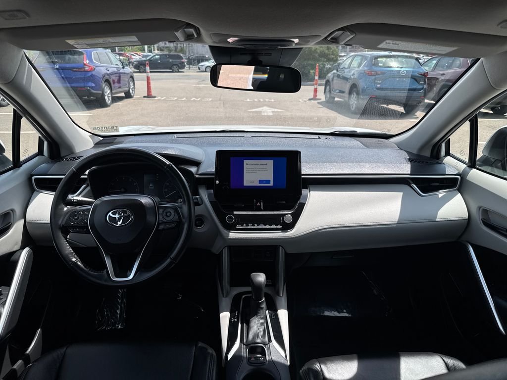 Used 2023 Off-white Toyota LE image 11