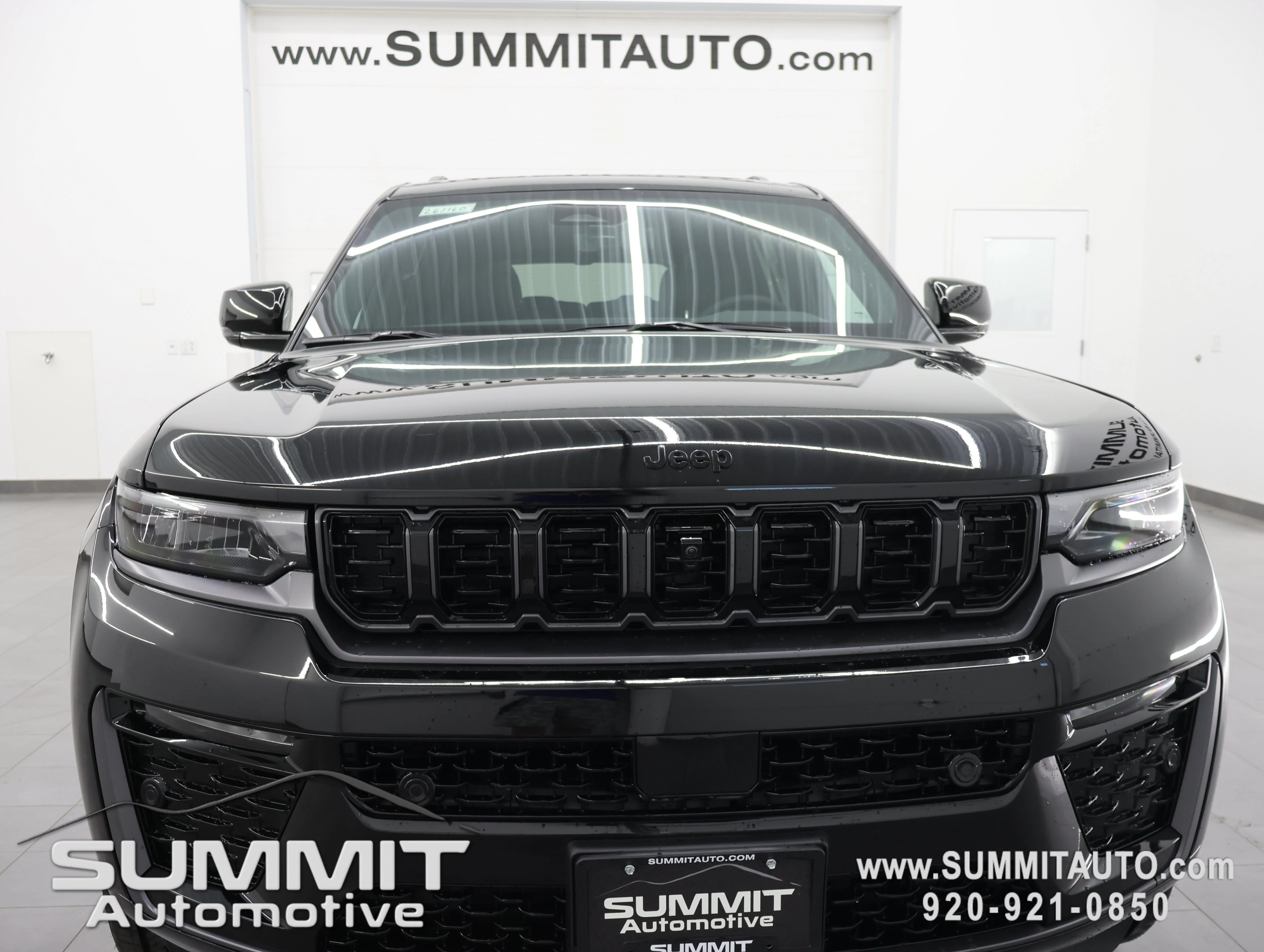 New 2026 Diamond Black Crystal Pearl-Coat Exterior Paint Jeep Limited Reserve image 27
