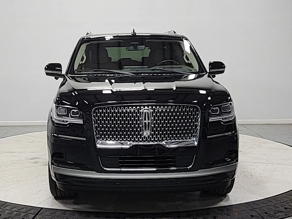 Used 2023 Black Lincoln Reserve image 2