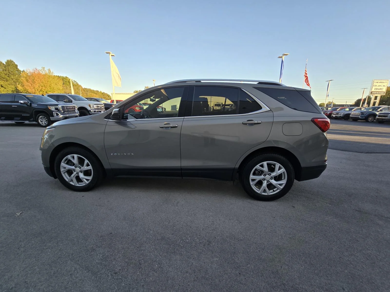 Used 2018 PEPPERDUST METALLIC Chevrolet LT image 4