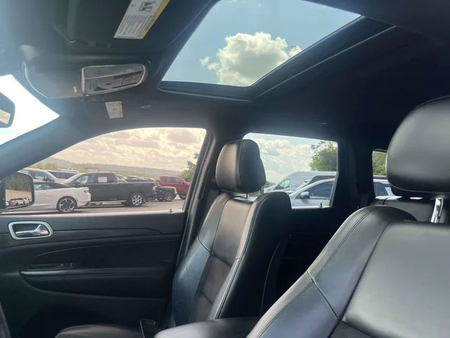 Used 2020 White Jeep Altitude image 23