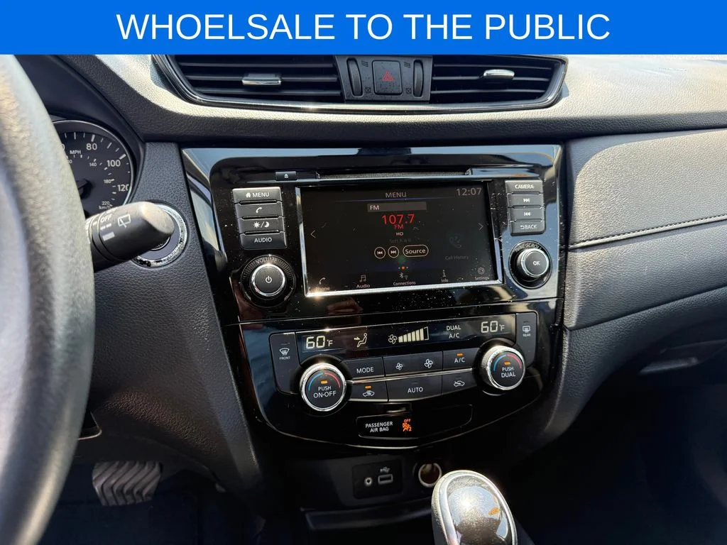 Used 2020 Blue Nissan SV image 10