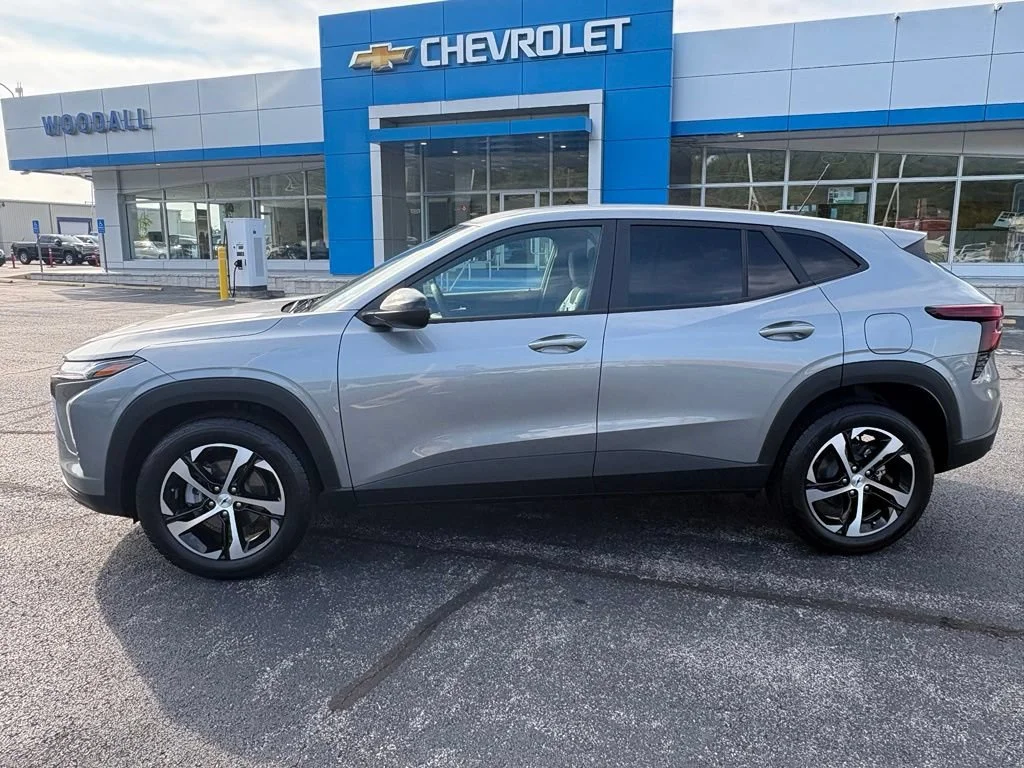 Used 2025 Sterling Gray Metallic Chevrolet 1RS image 3