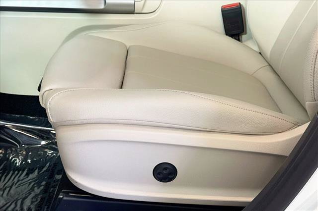 New 2026 Polar White Mercedes-Benz GLB 250 image 47