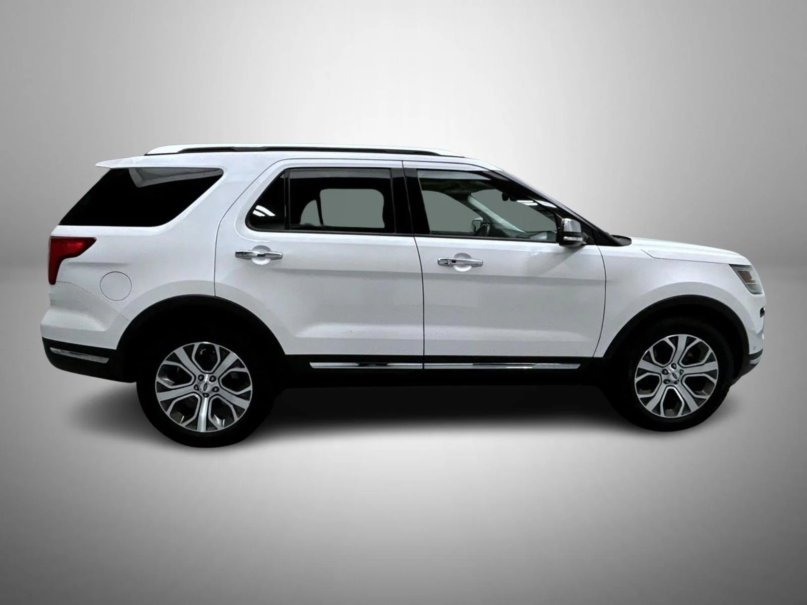 Used 2019 White Ford Limited image 4