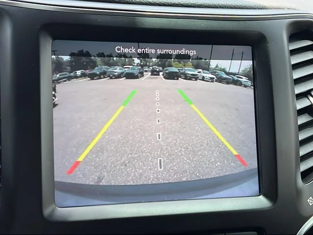 Used 2021 Silver Jeep Latitude Lux image 16