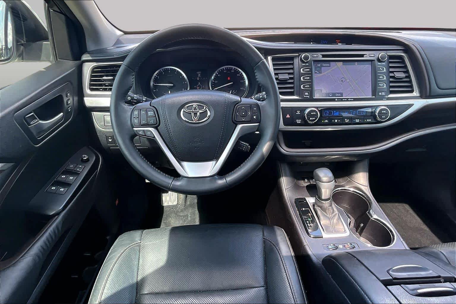 Used 2016 Blizzard Pearl Toyota Limited image 6