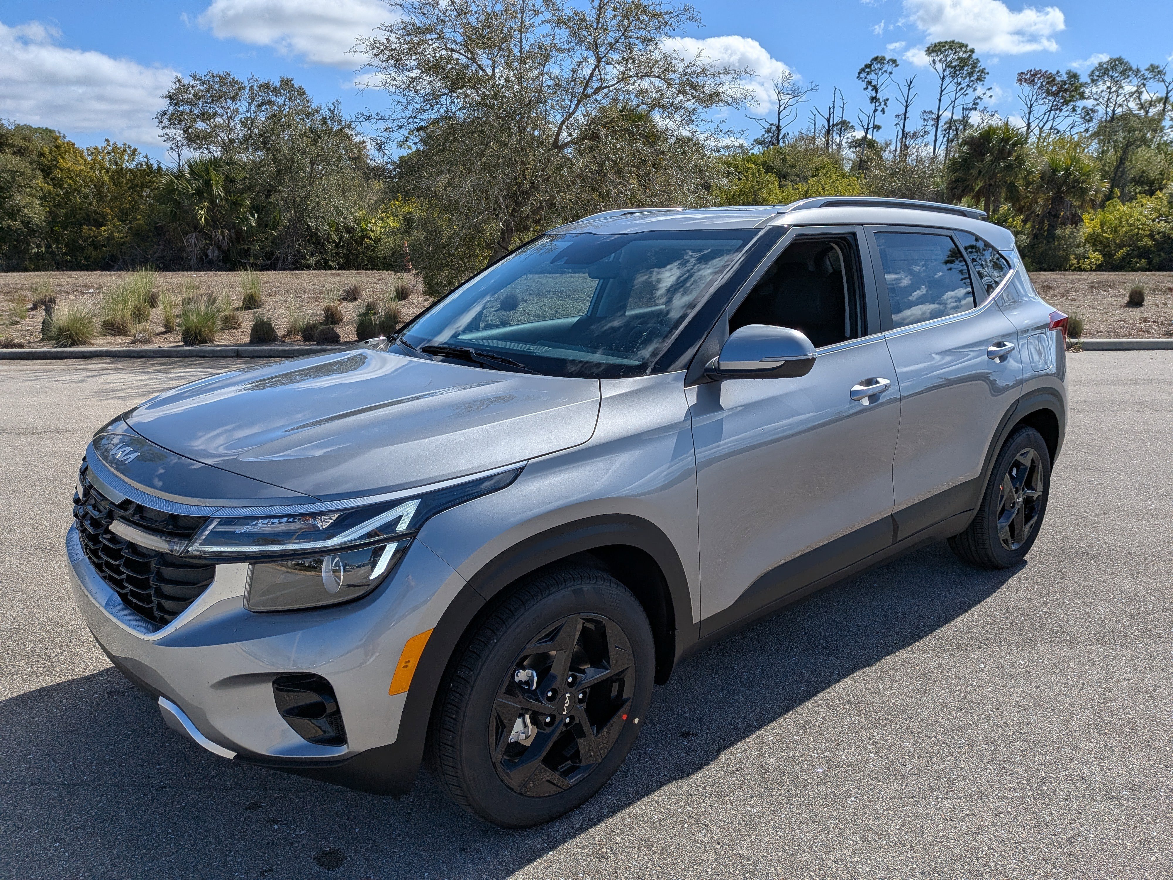 New 2026 Steel Gray Kia EX image 9