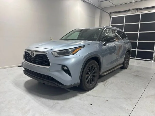 Used 2021  Toyota XLE image 2