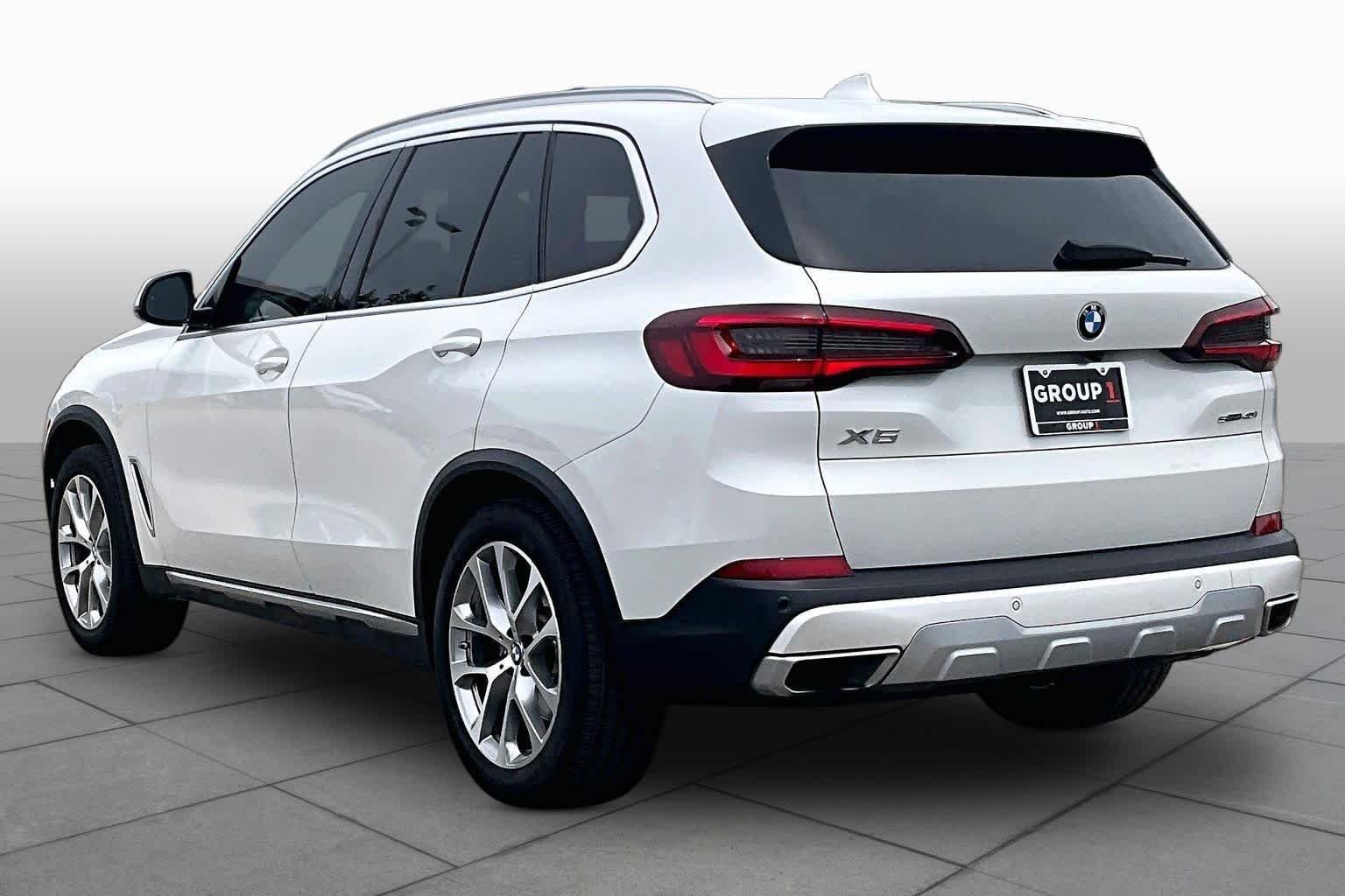Used 2022 Mineral White Metallic BMW sDrive40i image 12