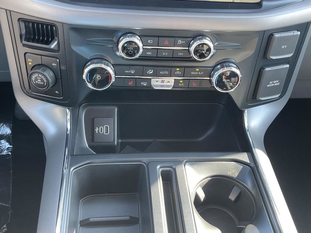 2025 Ford F-150 XLT - Photo 36