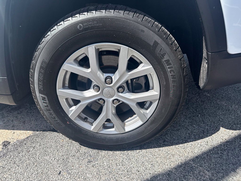 Used 2023 White Jeep Limited image 5
