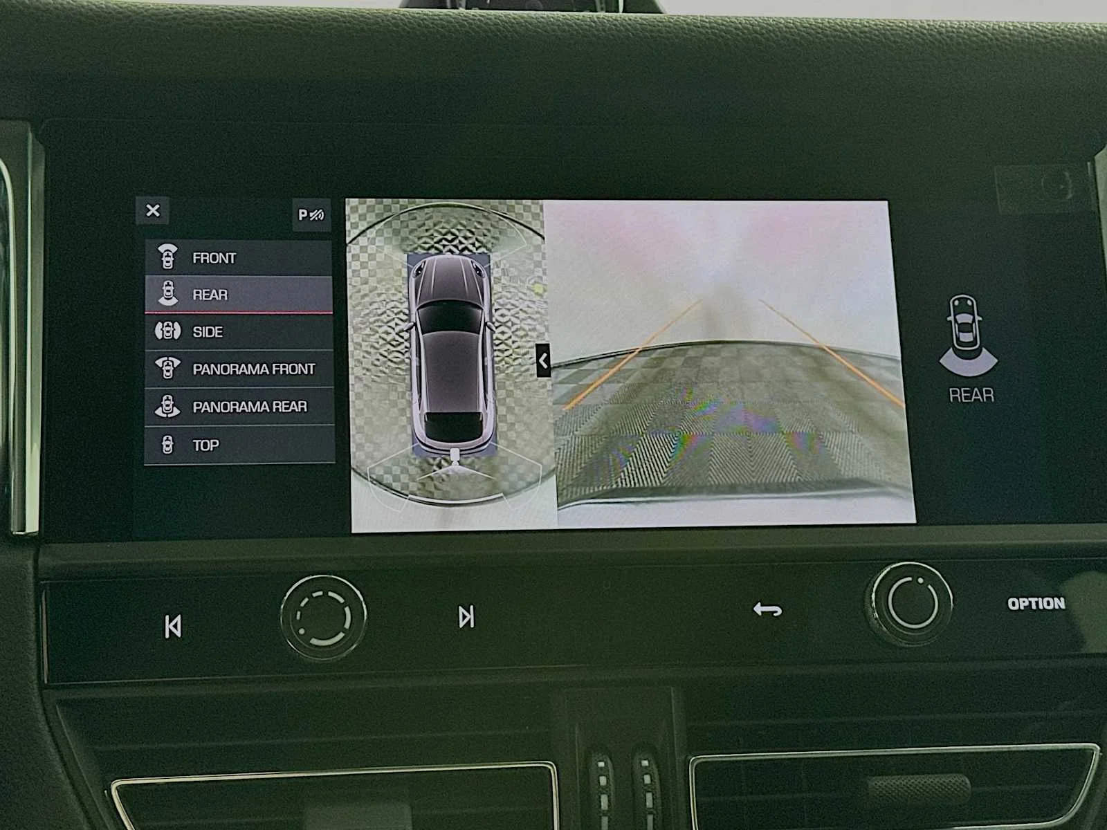 2025 Porsche Macan - Photo 20