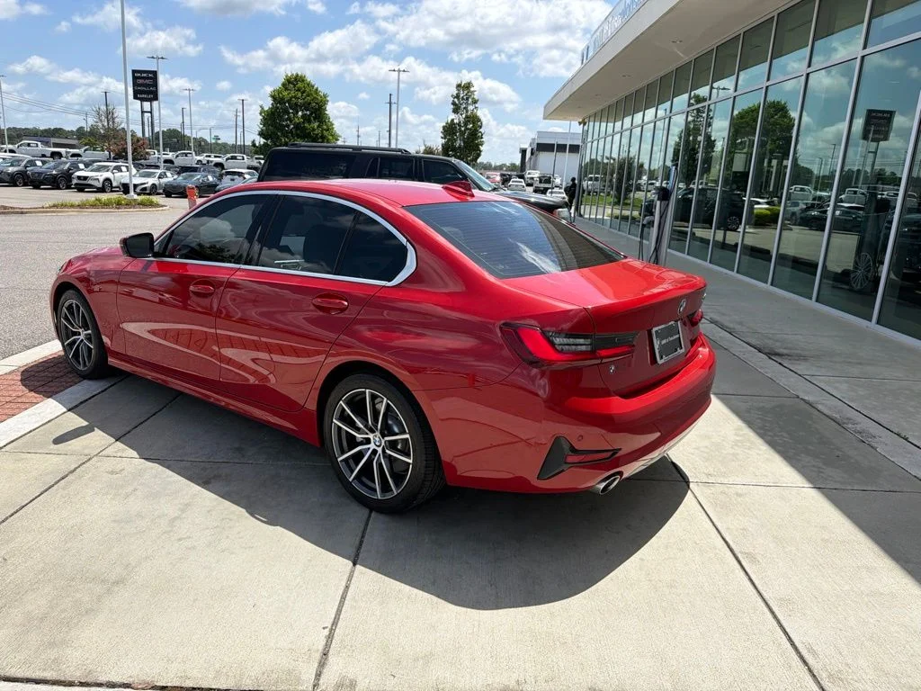 Used 2022 Red BMW 330i image 4