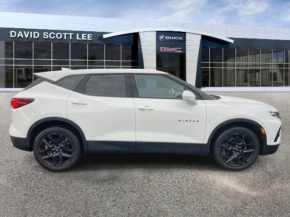 Used 2021 SUMMIT WHITE Chevrolet LT image 3