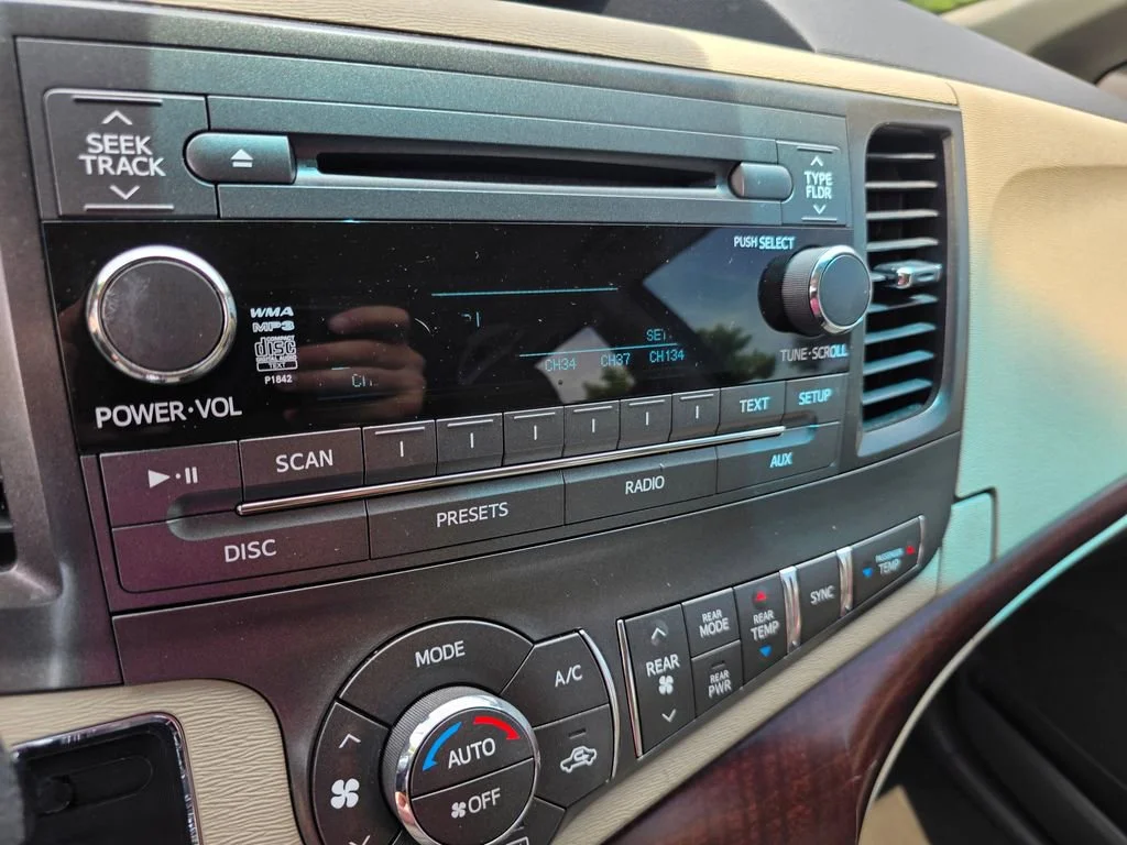 Used 2011  Toyota XLE AAS image 19