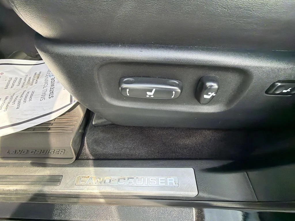 Used 2016 Black Toyota Base image 18