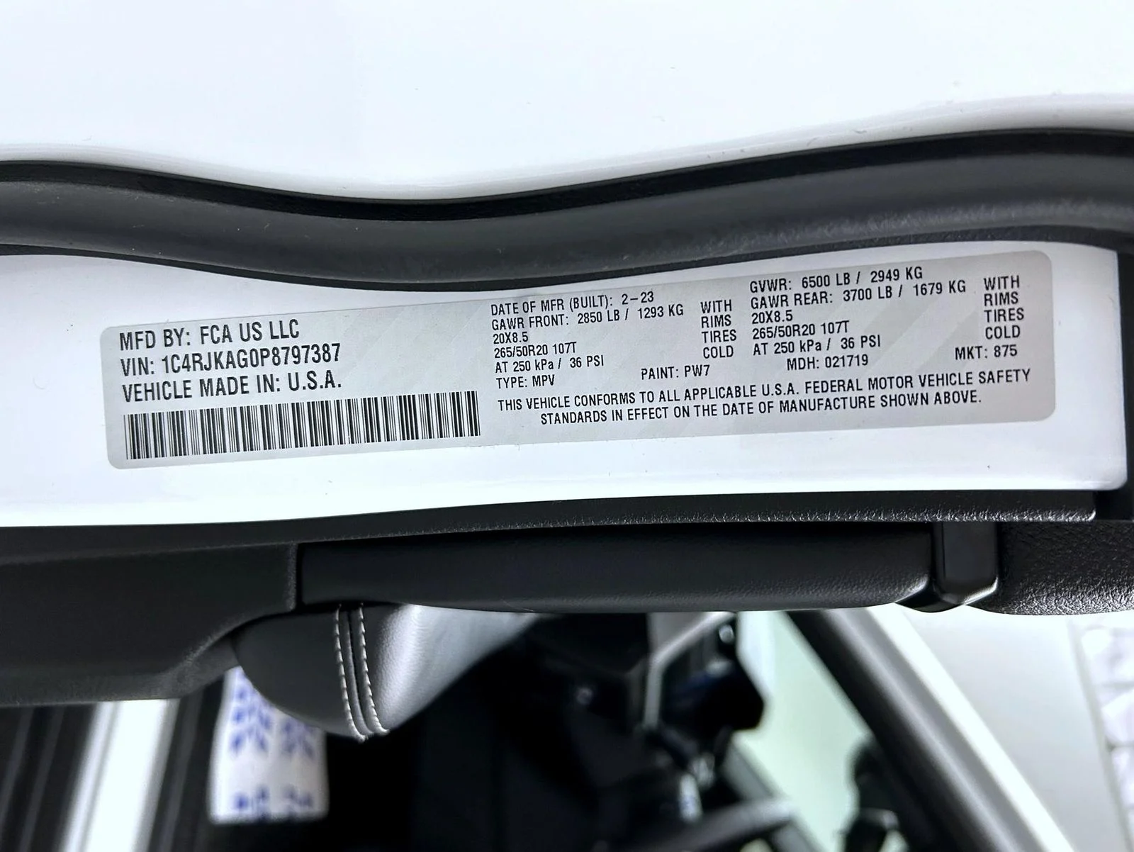 Used 2023 White Jeep Altitude image 27