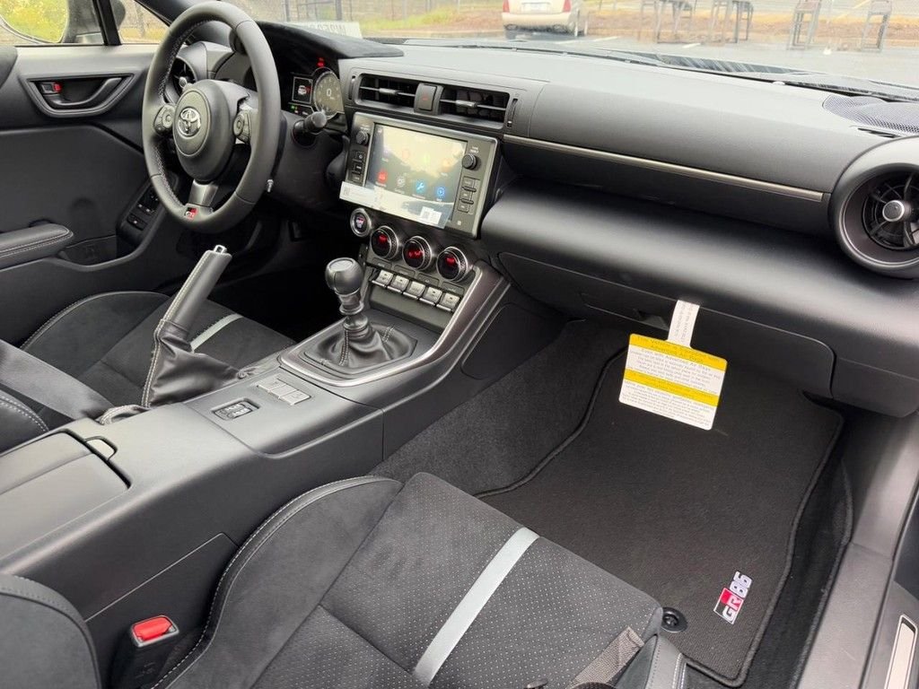 2025 Toyota GR86 Premium - Photo 7