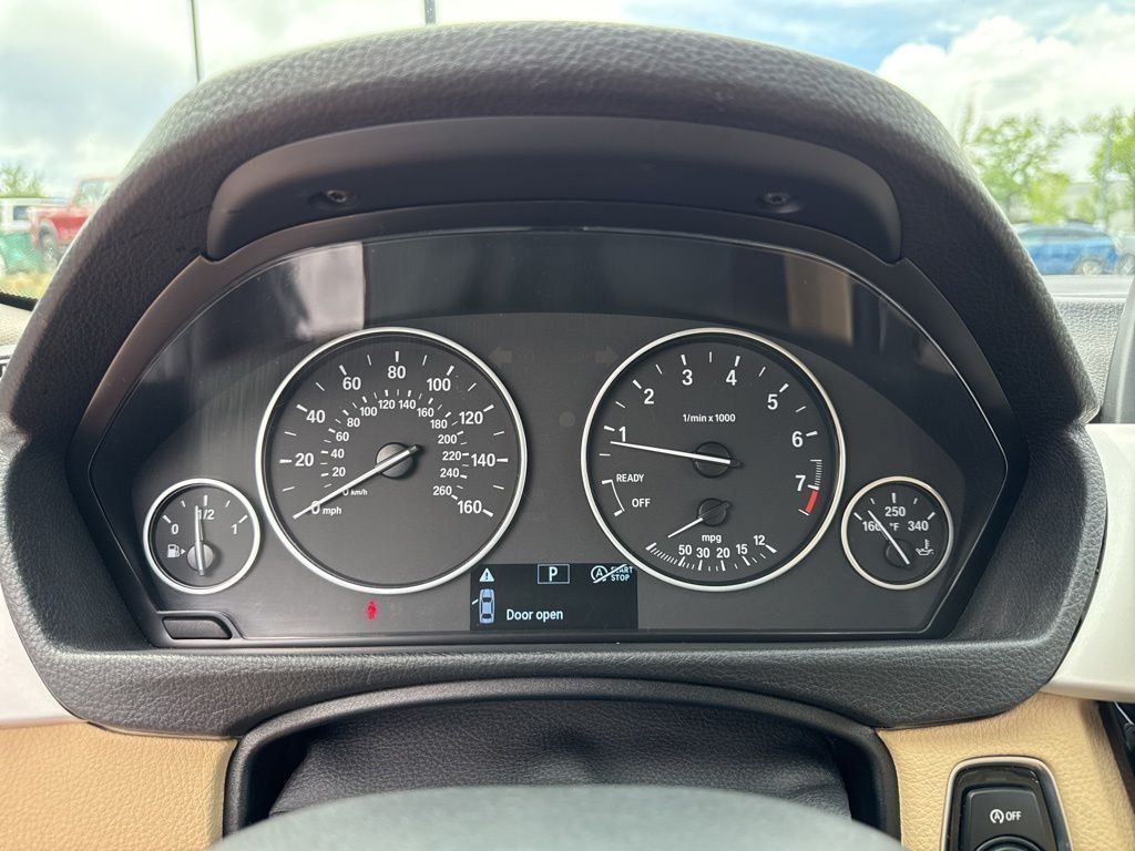 Used 2018 Black Sapphire Metallic BMW 320i xDrive image 15