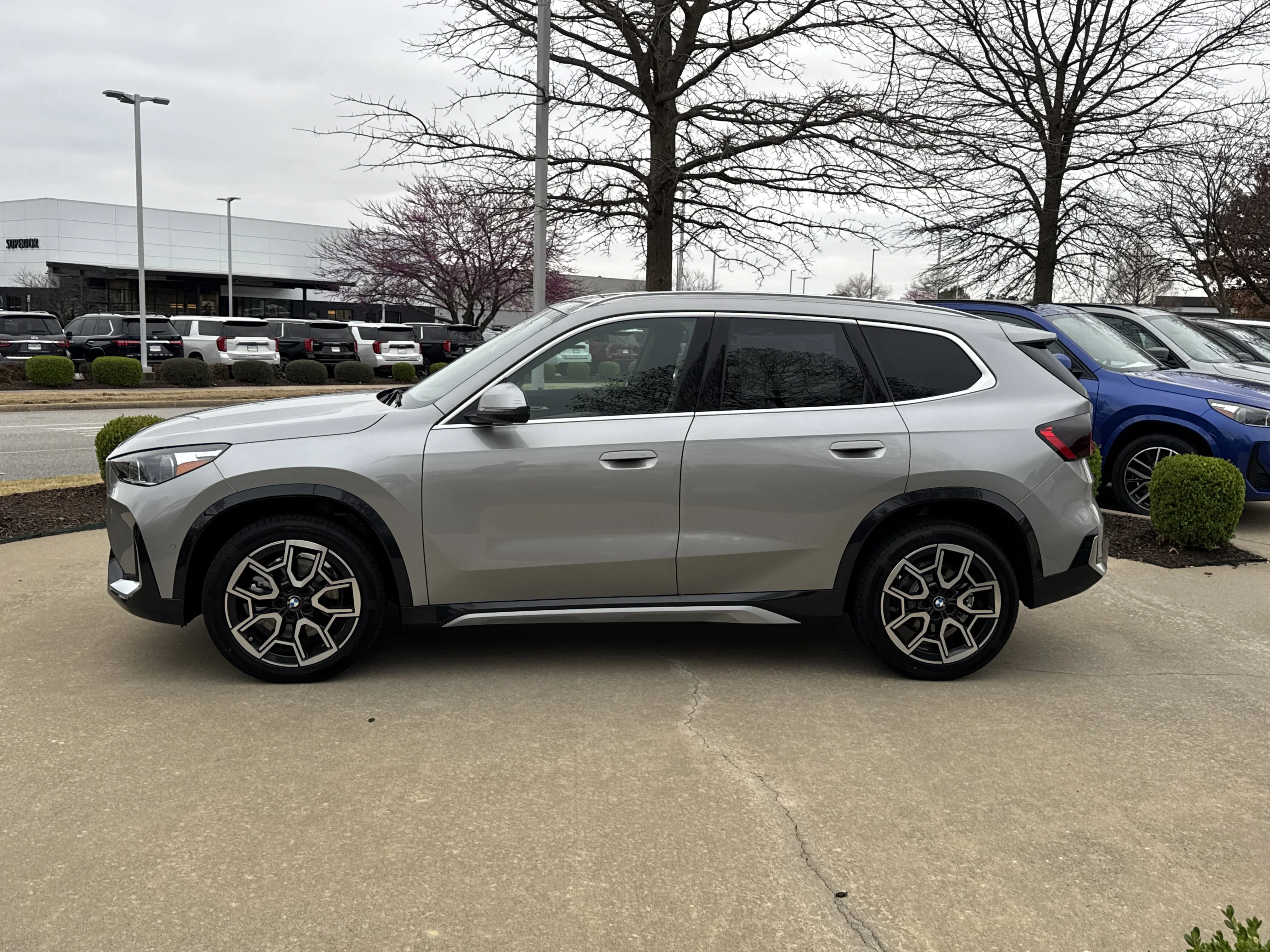 New 2026 SPACE SILVER BMW xDrive28i image 2