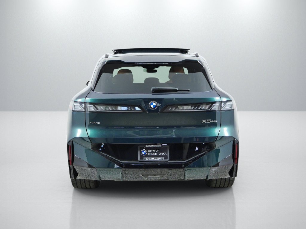 New 2027 Vancouver Green Metallic BMW  image 10