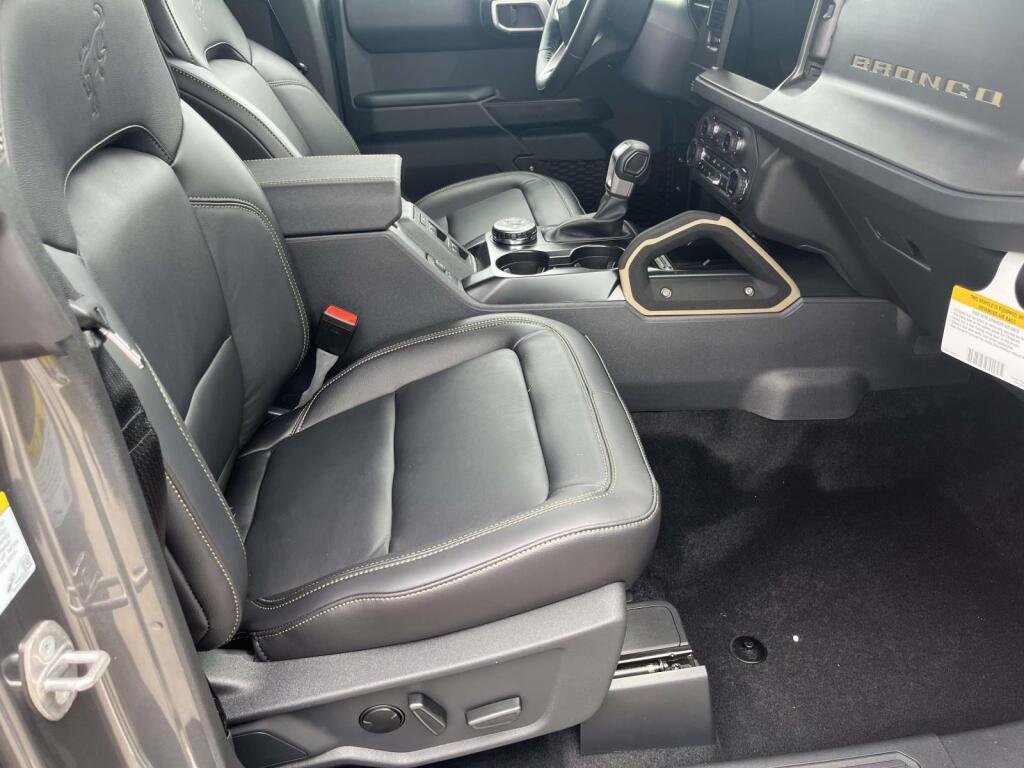New 2025 Carbonized Gray Metallic Ford Badlands image 20