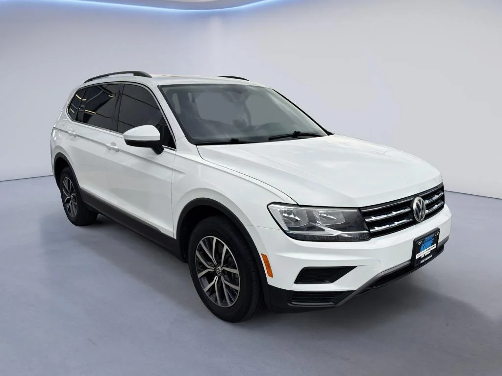Used 2020 White Volkswagen SE image 7