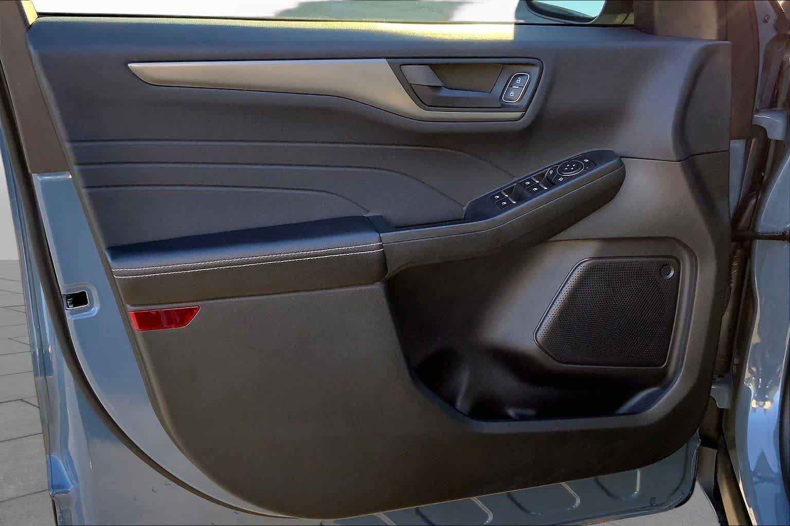Used 2023 Vapor Blue Metallic Ford Active image 19