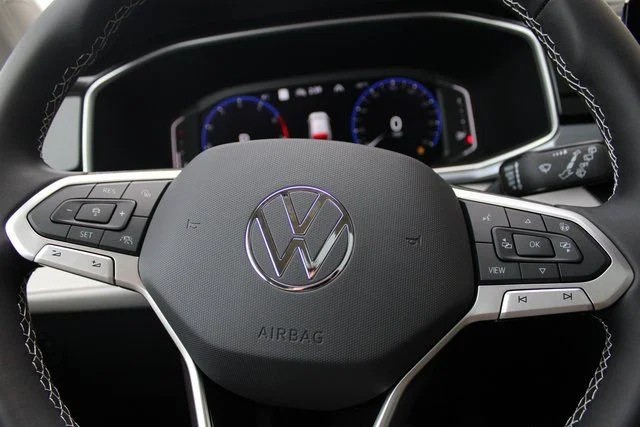 2025 Volkswagen Taos SEL - Photo 14