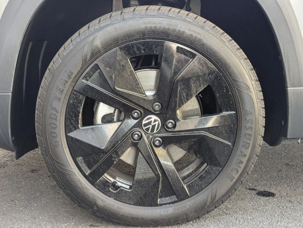 2025 Volkswagen Taos SE - Photo 25