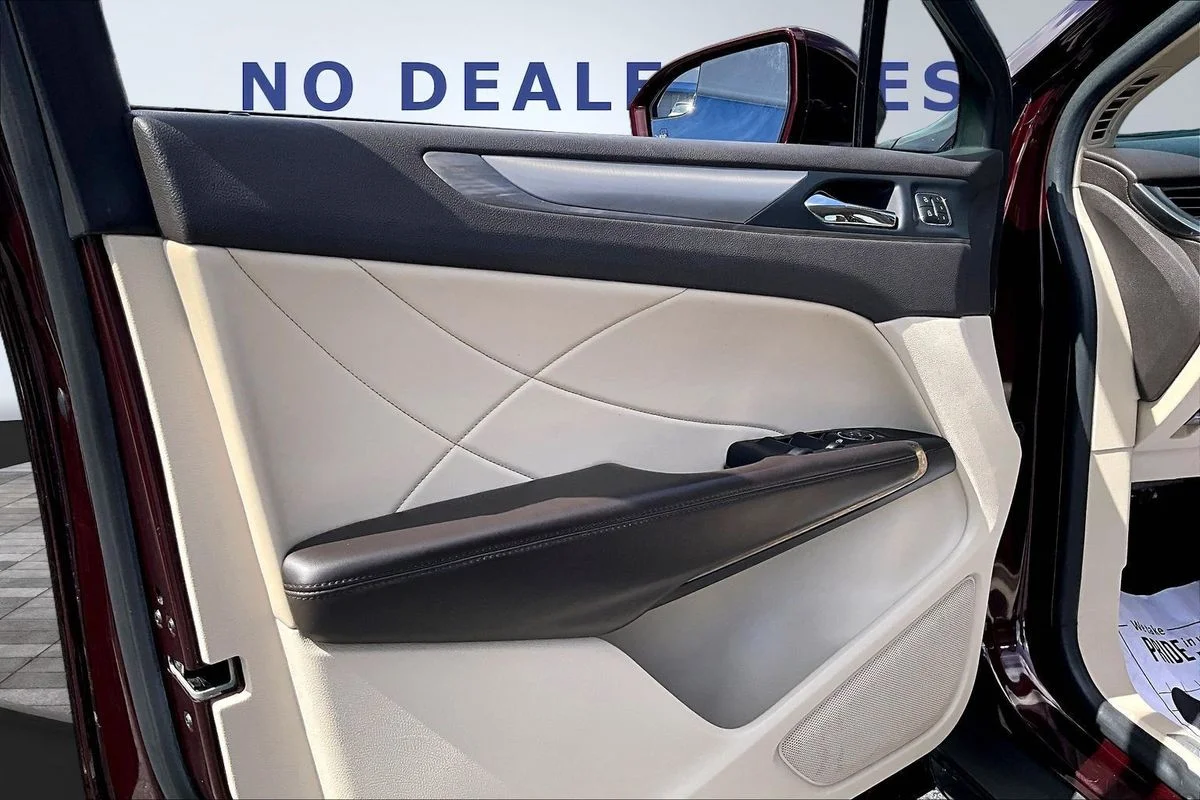 Used 2019 Red Lincoln Standard image 20