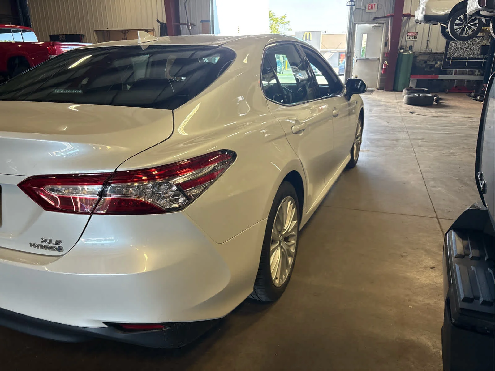 Used 2020 Wind Chill Pearl Toyota Hybrid XLE image 3