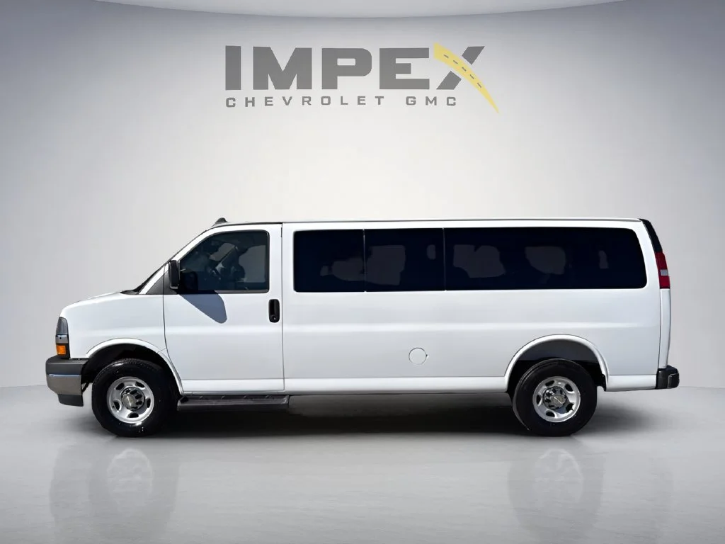 Used 2025 Summit White Chevrolet 1LT image 2