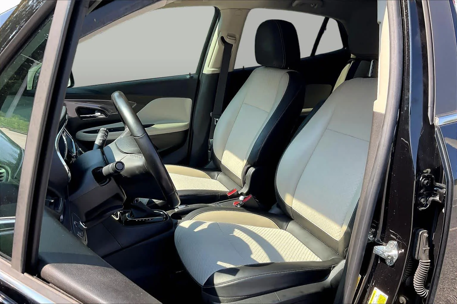 Used 2019 Ebony Twilight Metallic Buick Preferred image 8