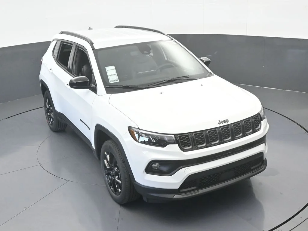 New 2026 Bright White Clear-Coat Exterior Paint Jeep Latitude image 47