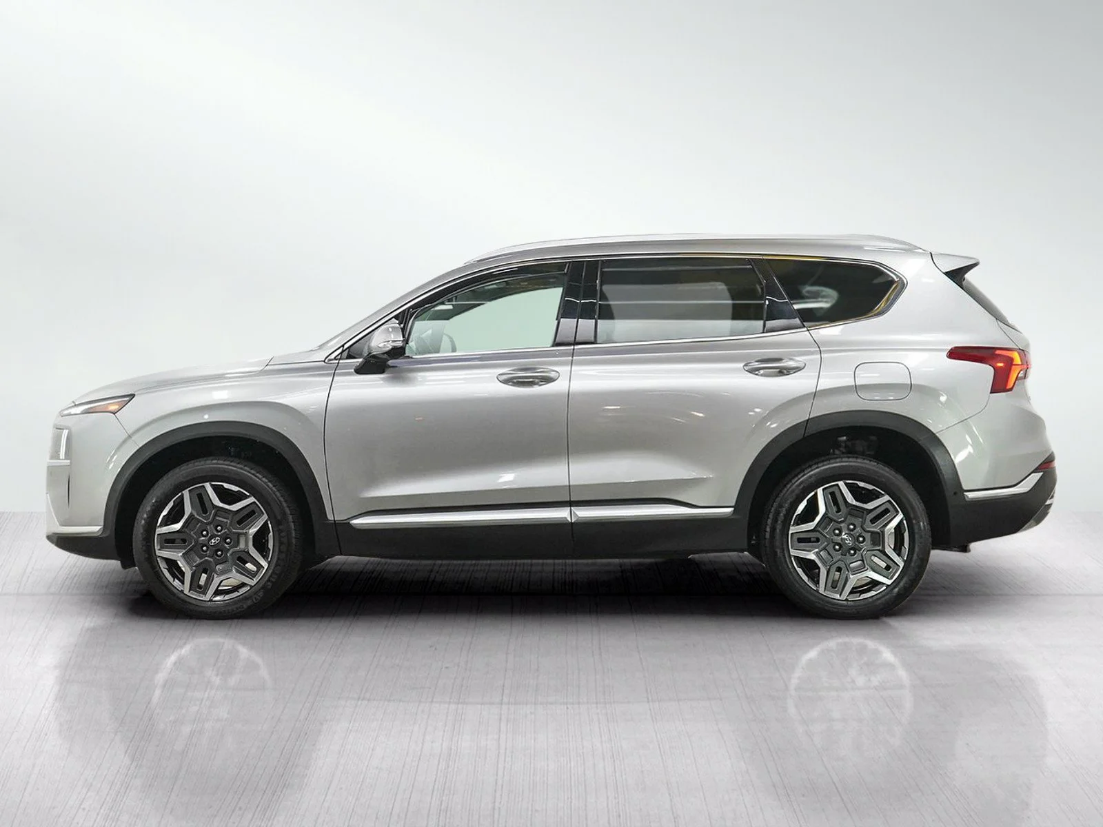 Used 2021 Hyundai Santa Fe Limited with VIN 5NMS4DAL6MH342264 for sale in Roseville, Minnesota