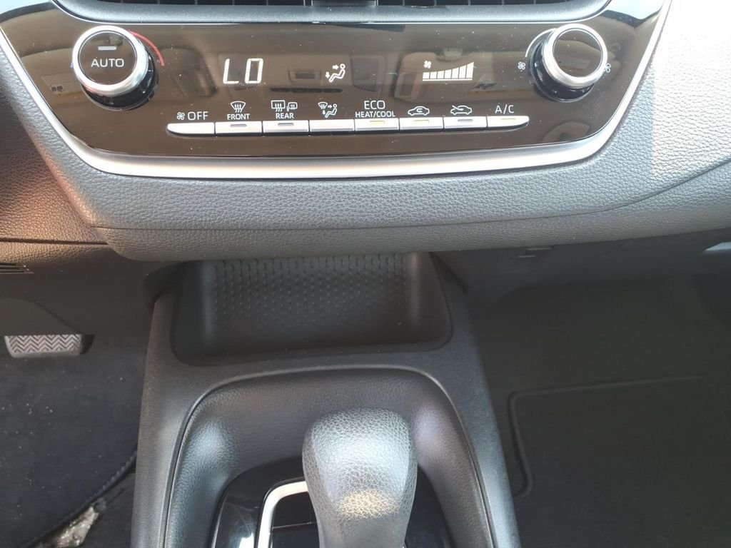 Used 2021  Toyota LE image 22
