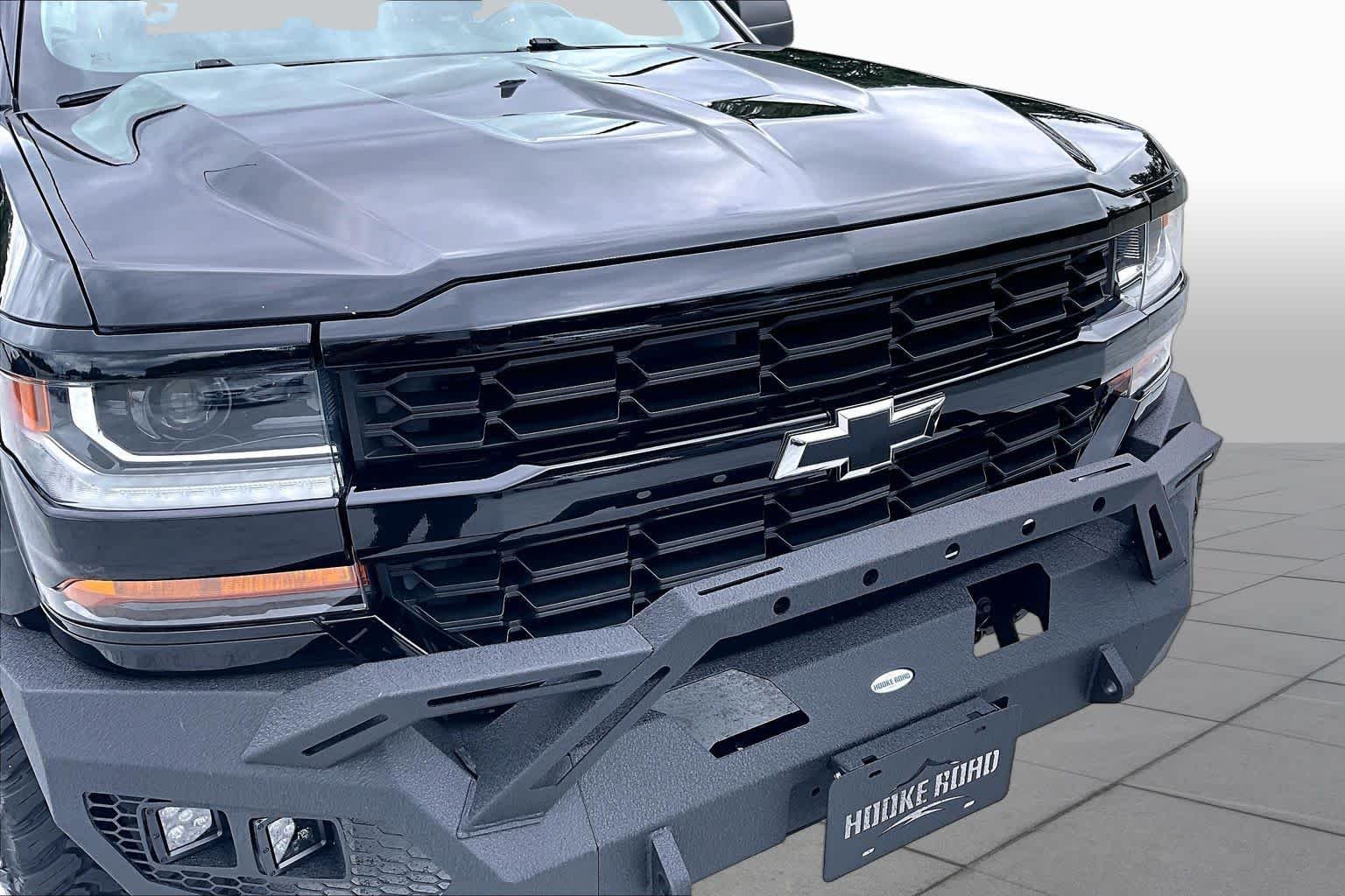 Used 2018 Black Chevrolet Custom image 29