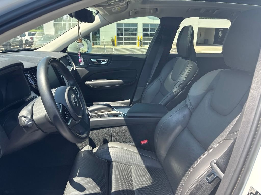 Used 2022 Crystal White Volvo T8 Inscription image 2