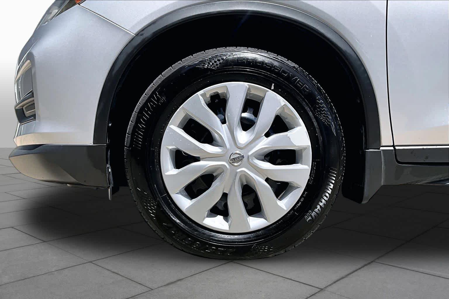 Used 2020 Brilliant Silver Metallic Nissan S image 11