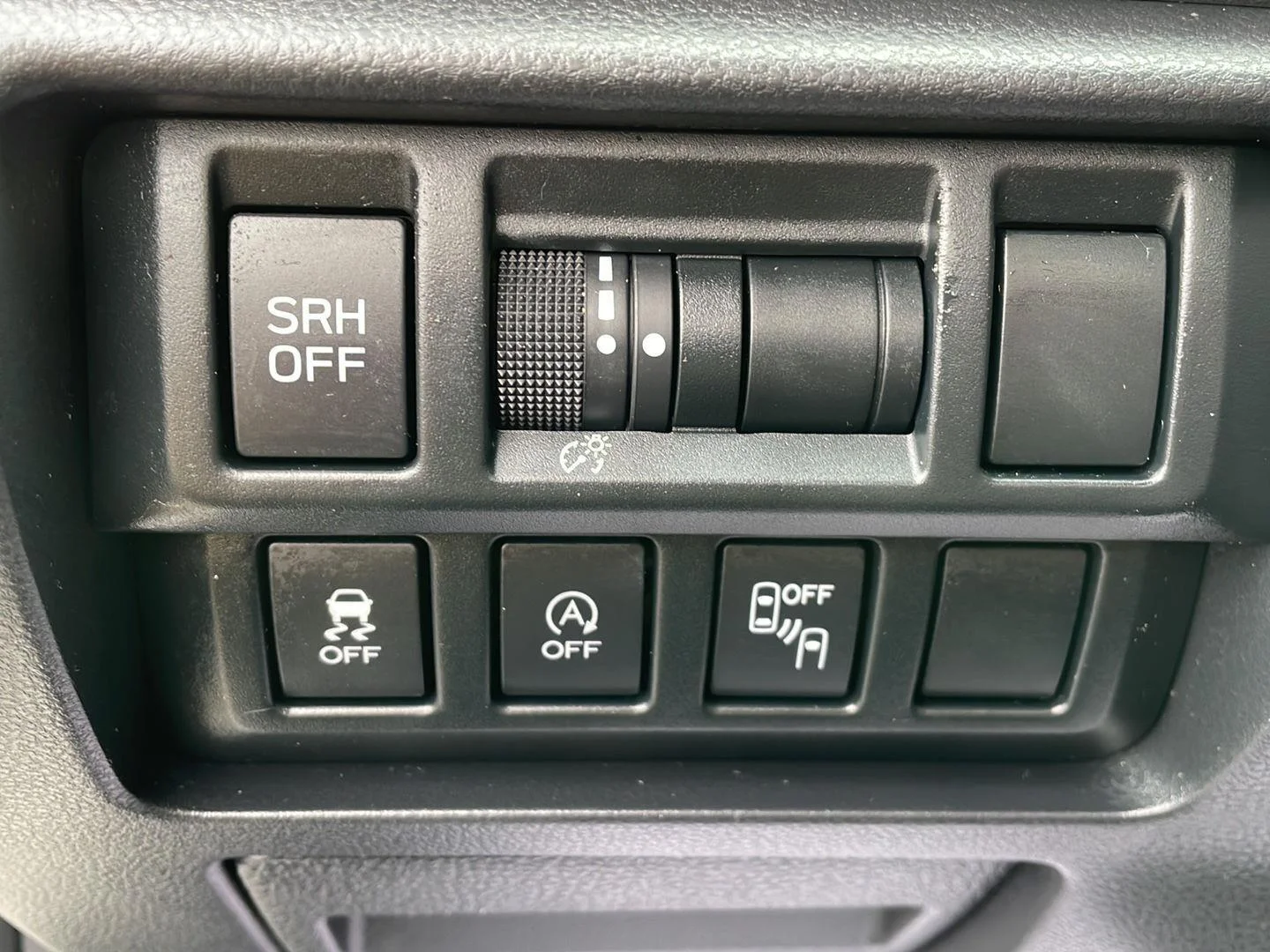 Used 2020 Crystal White Pearl Subaru Limited image 14