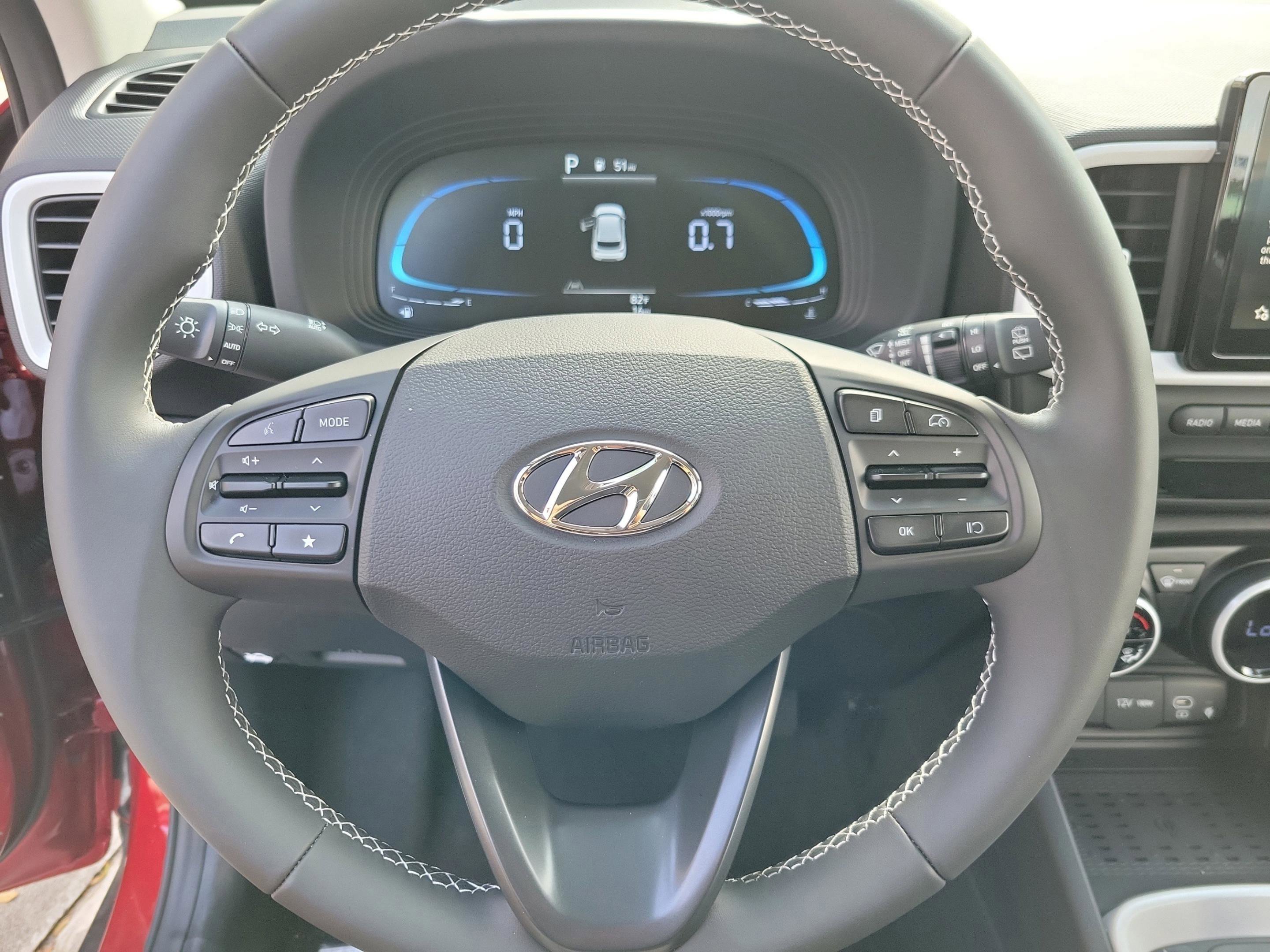 2025 Hyundai Venue Limited - Photo 14