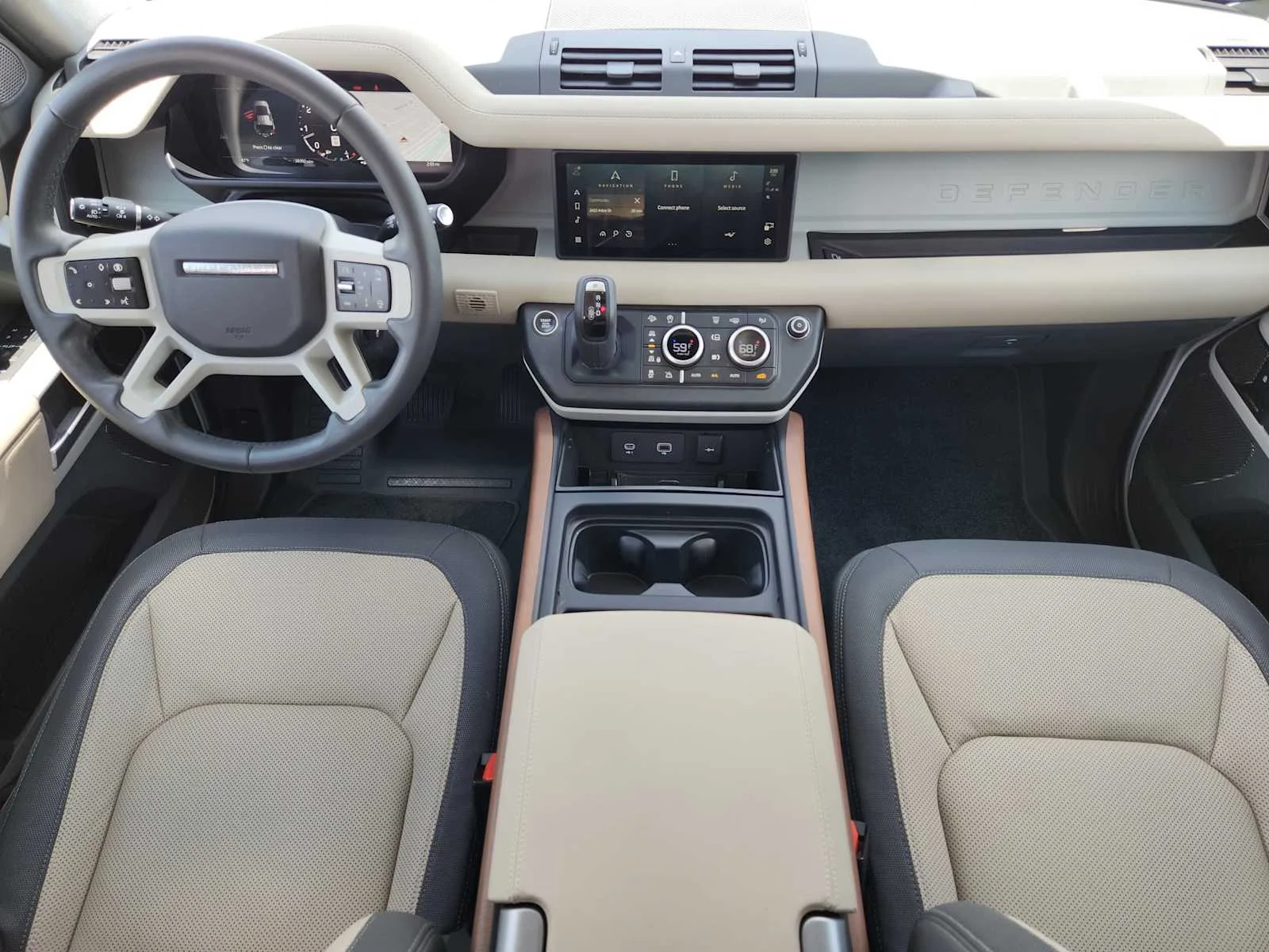 Certified Used 2024 FUJI WHITE Land Rover X-Dynamic SE image 26