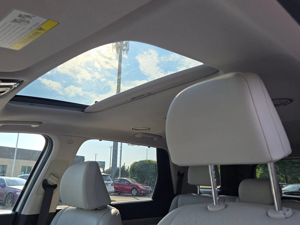 Used 2022 White Hyundai SEL image 21