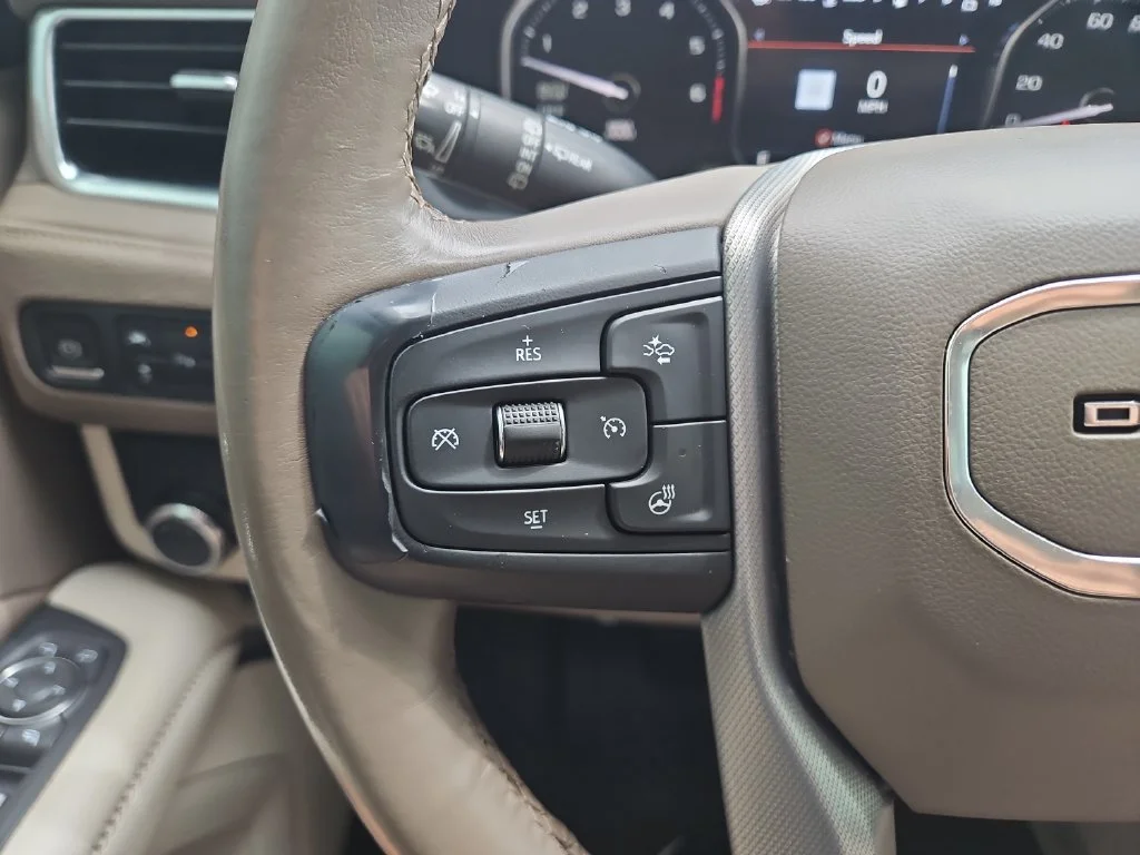 Used 2021 WHITE FROST TRICOAT GMC Denali image 21