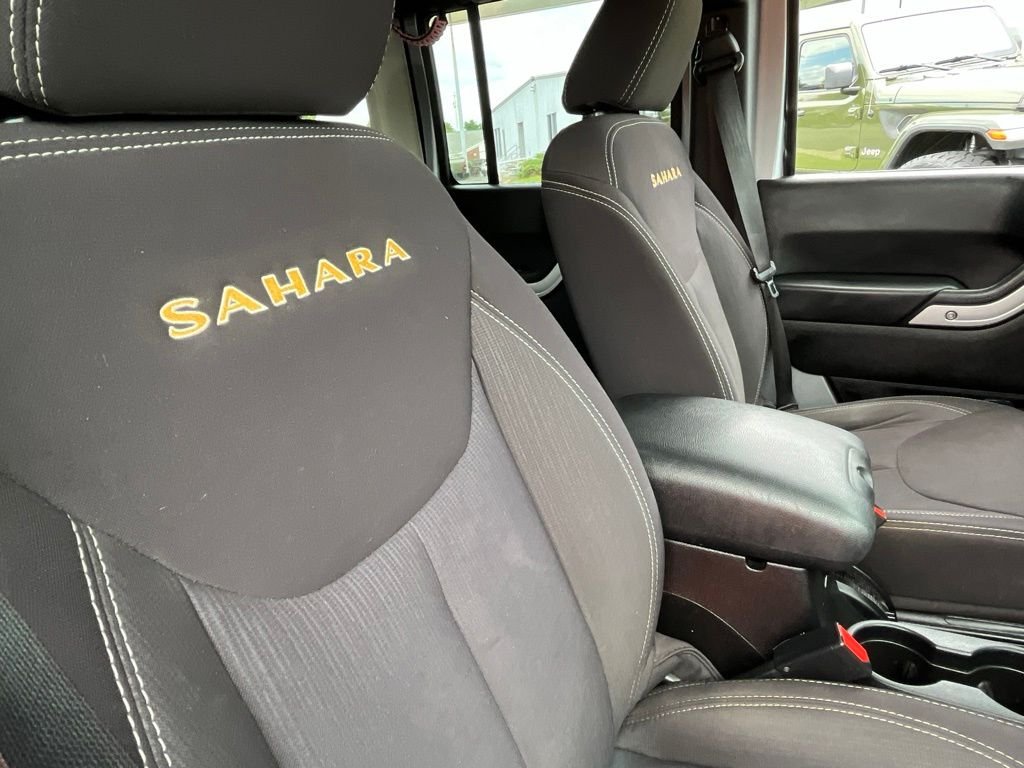 Used 2014 Billet Metallic Clearcoat Jeep Unlimited Sahara image 40