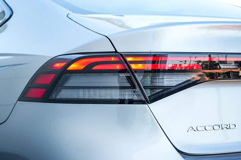 New 2026 Solar Silver Metallic Honda SE image 10